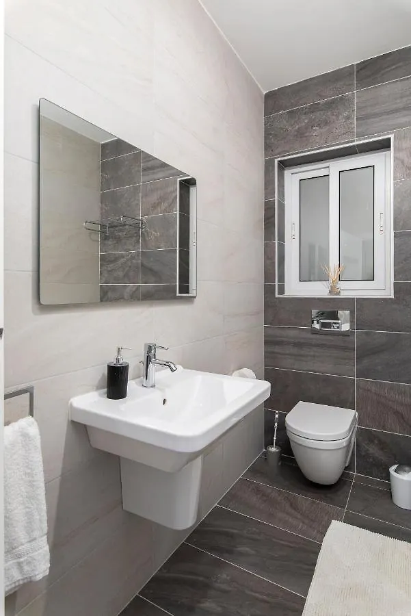 Spacious, Modern & Cosy 2 Bedroom 2 Bathroom Apartment - St. Julians San Giuliano Malta