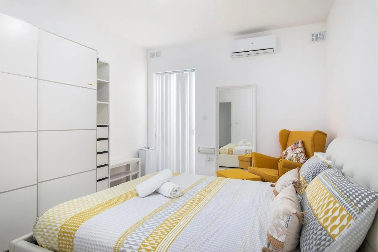 Spacious, Modern & Cosy 2 Bedroom 2 Bathroom Apartment - St. Julians San Giuliano