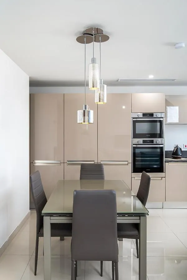 Spacious, Modern & Cosy 2 Bedroom 2 Bathroom Apartment - St. Julians Saint Julian's